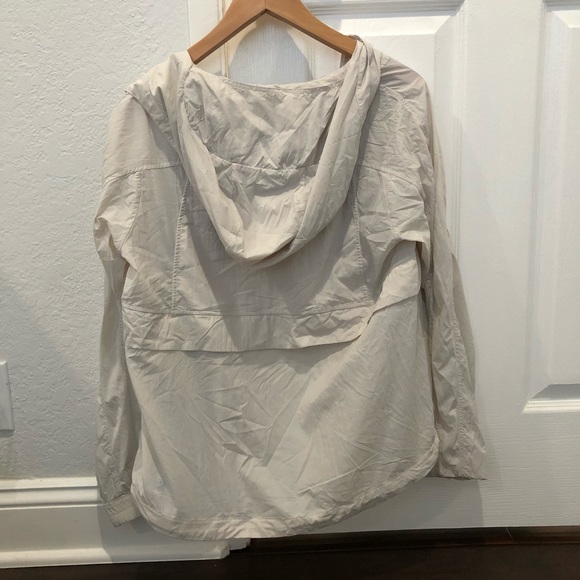 Lululemon windbreaker jacket - Picture 2 of 4